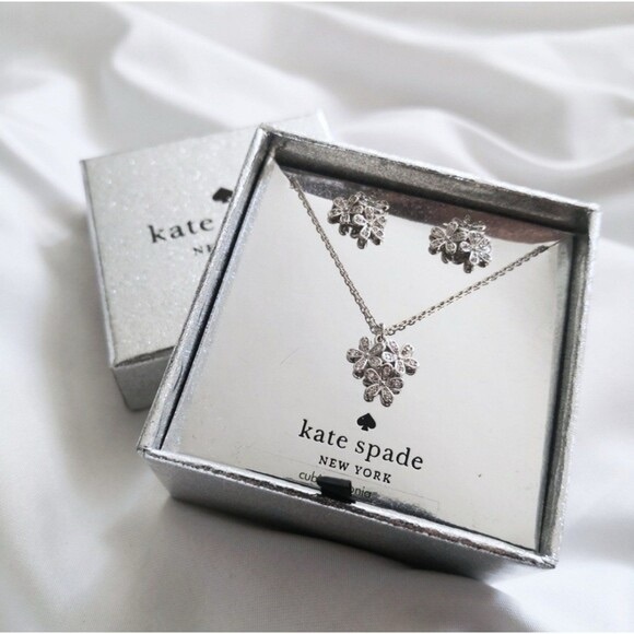 Kate Spade Gleaming Gardenia silver jewelry set brand new in original packaging - Picture 3 of 7